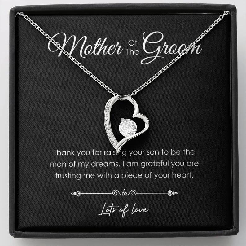 Womens Collarbone Necklace With A Simple Heart Pendant