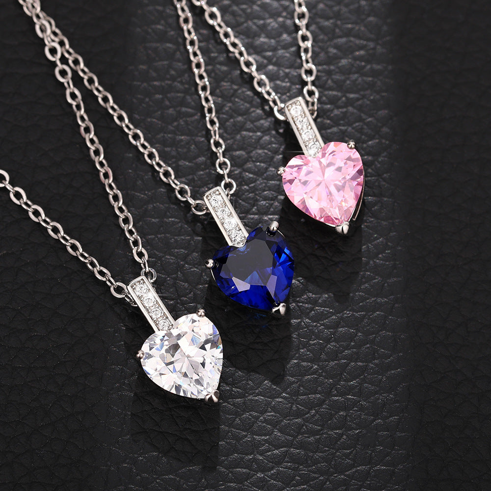 O-shaped Chain Necklace With A Zircon Heart Pendant