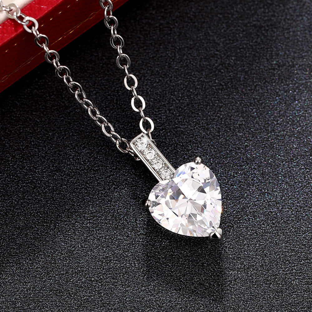 O-shaped Chain Necklace With A Zircon Heart Pendant