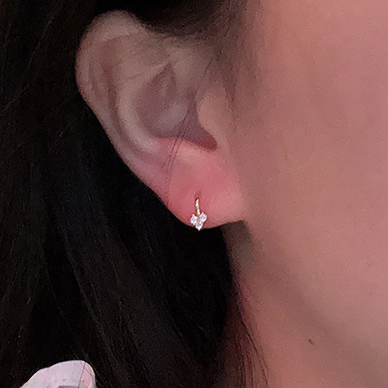 Simple And Elegant Heart-Shaped Stud Earrings